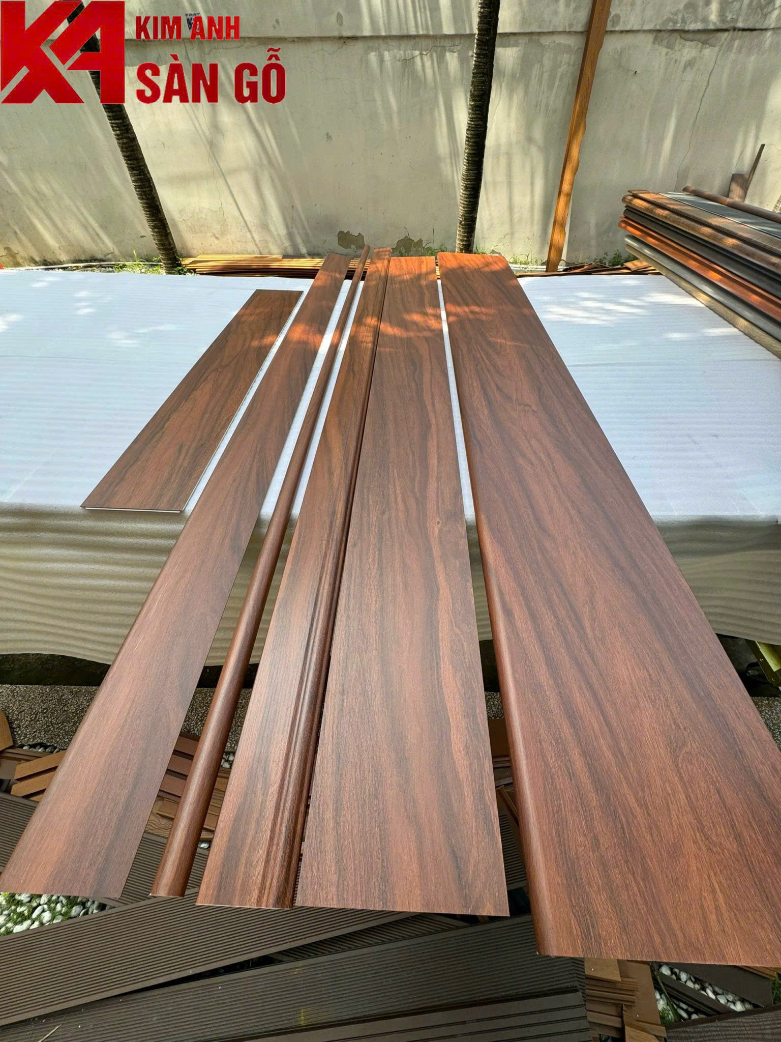Mặt Đứng Cầu Thang Nhựa Giả Gỗ NCWood 8132